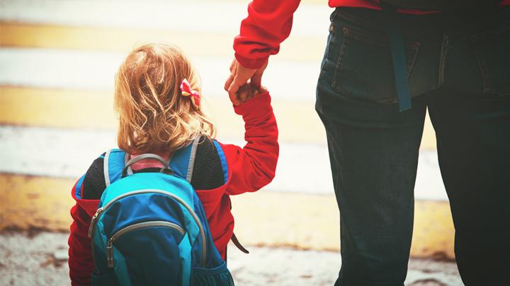 Si të përgatisim fëmijët me aftësi ndryshe për fillimin e shkollës? 9 orientime për prindërit
